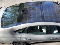这种混合动力车的太阳能车顶增加了14,000 EV续航里程