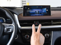 汽车新闻：评测君马SEEK 5手势控制使用介绍及君马SEEK5中控屏幕功能使用体验
