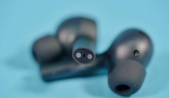 小米Air2Pro蓝牙耳机图赏:采用磨砂质感材质