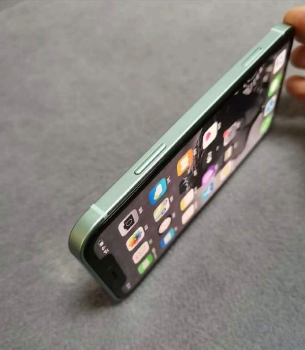iphone12紫色/绿色版真机外观曝光,你中意哪一个?