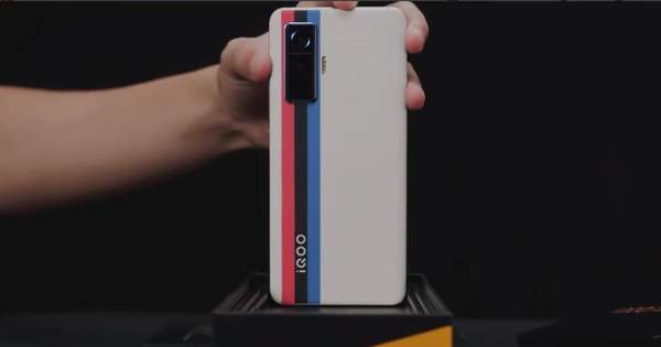 iQOO5 Pro传奇版官方开箱视频来袭!三色素皮设计太炫酷!