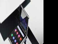 互联网看点：三星Galaxy Z Flip真机图鉴可折叠屏幕设计太诱人