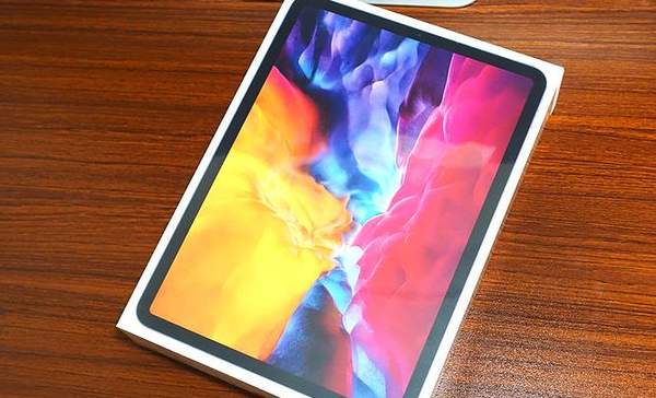 苹果2020款iPadPro屏幕按起来发软,屏幕一掰就弯?