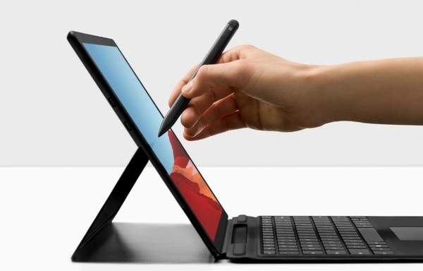微软SurfacePro 8跳票,将推迟到明年发布
