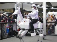 川崎推出了一种奇怪的可骑机器人山羊